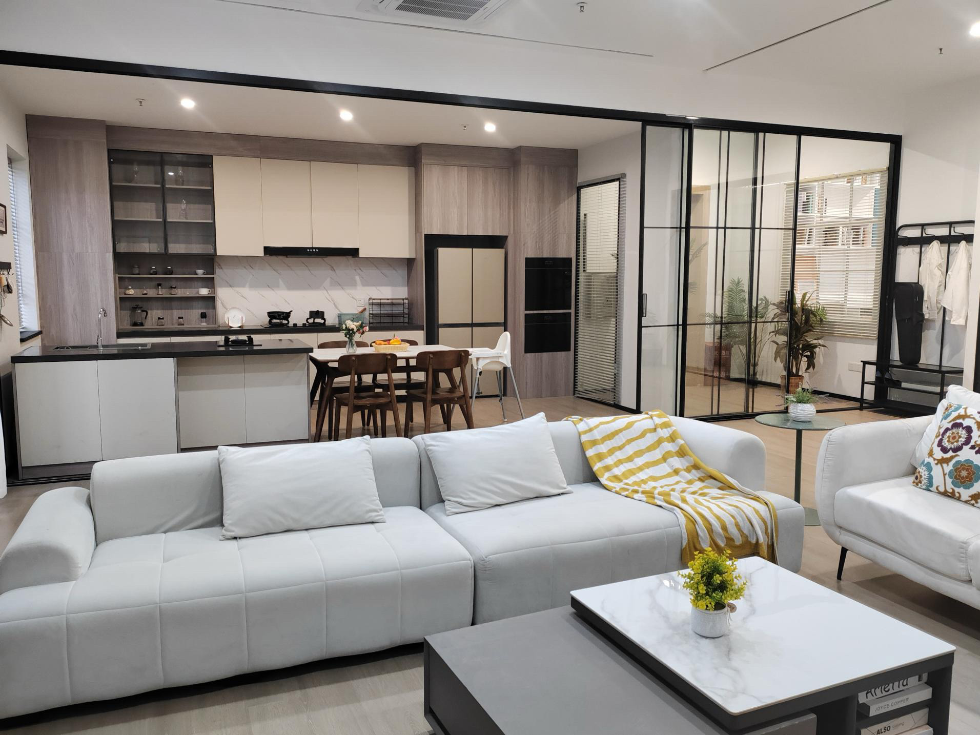 Tiancang Stylish Family Home studio scene reference